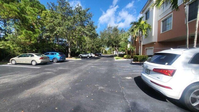 Building Photo - 8308 Myrtlewood Cir W
