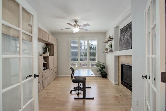 Building Photo - Gorgeous home within the prestigious priva...