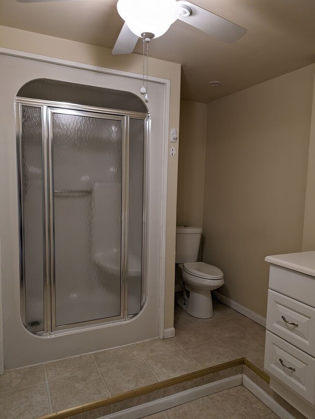 Building Photo - Spacious 4 Bed 2.5 Bath Home