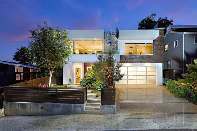 Building Photo - 2310 Edinburg Ave