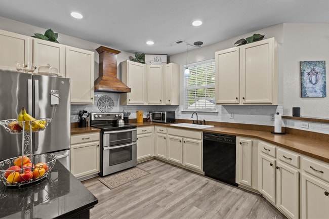 Building Photo - 2114 Redgate Dr