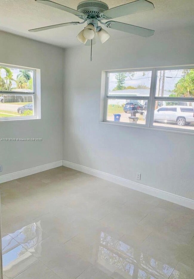 Building Photo - 1810 SW 22nd Ave