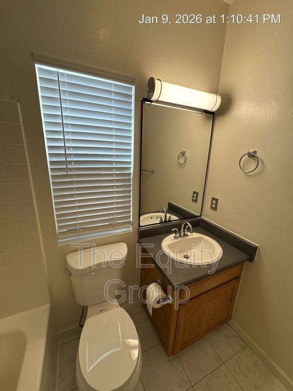 Building Photo - 816 W Loyola Ave