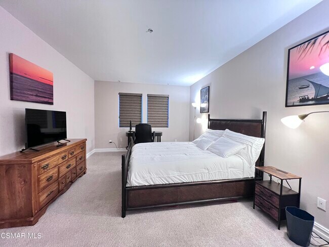 Building Photo - 14242 Burbank Blvd