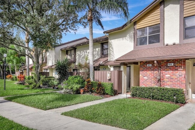 Building Photo - 4615 Carambola Cir S