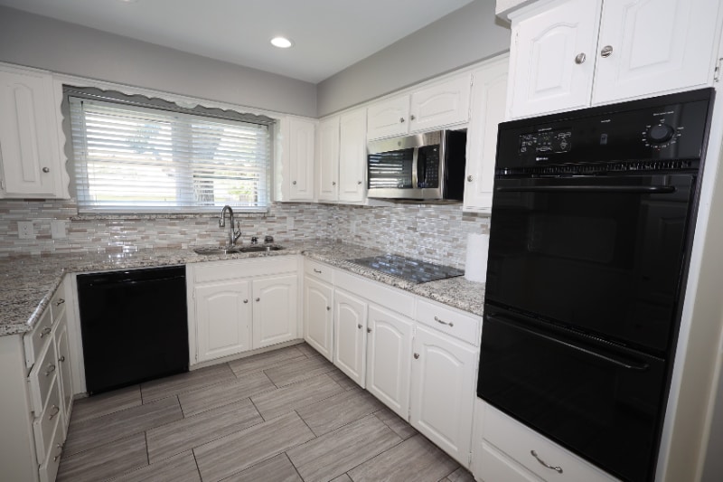 Building Photo - 412 Live Oak Dr