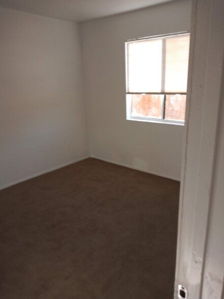 Building Photo - 9591 Palm Dr