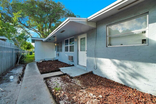 Building Photo - 1515 NW 2nd Ave