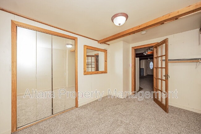 Building Photo - 1303 Langmeyer St