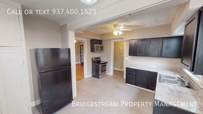 Building Photo - Updated 3 bedroom 1 bath home with detache...