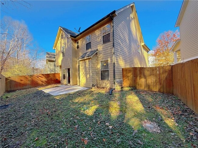 Building Photo - 636 Royal Crest Ct