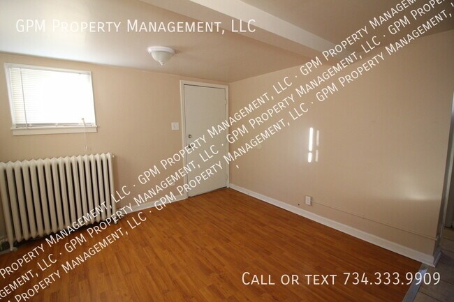Building Photo - 2557 4th St