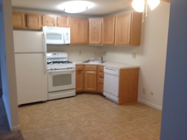Building Photo - 156 Suffield St