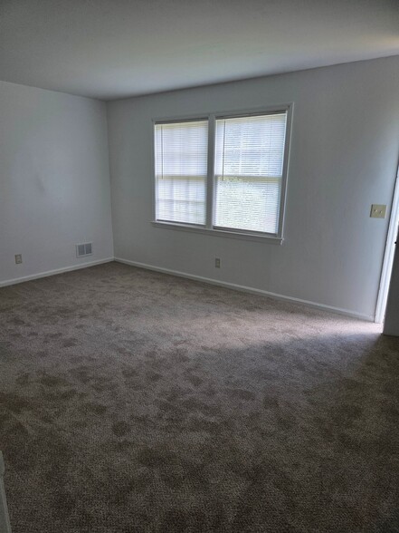 Building Photo - 2114 Apple Valley Rd