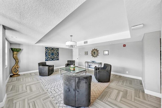 Building Photo - 3051 NE 48th St