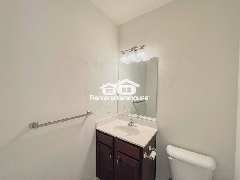 Building Photo - 1713 Sparrow Rd