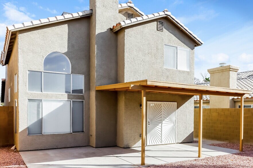 Building Photo - 2435 Sunset Peak St