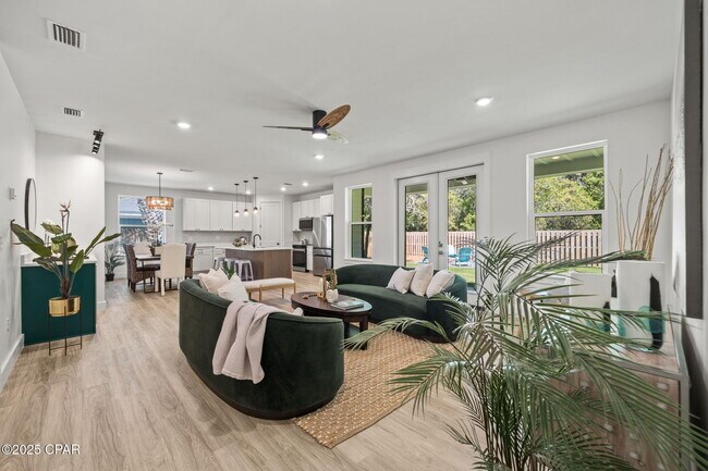 Building Photo - 145 Manistee Dr