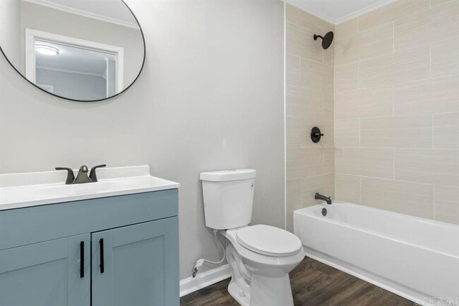 Building Photo - 2014 W Lakeview