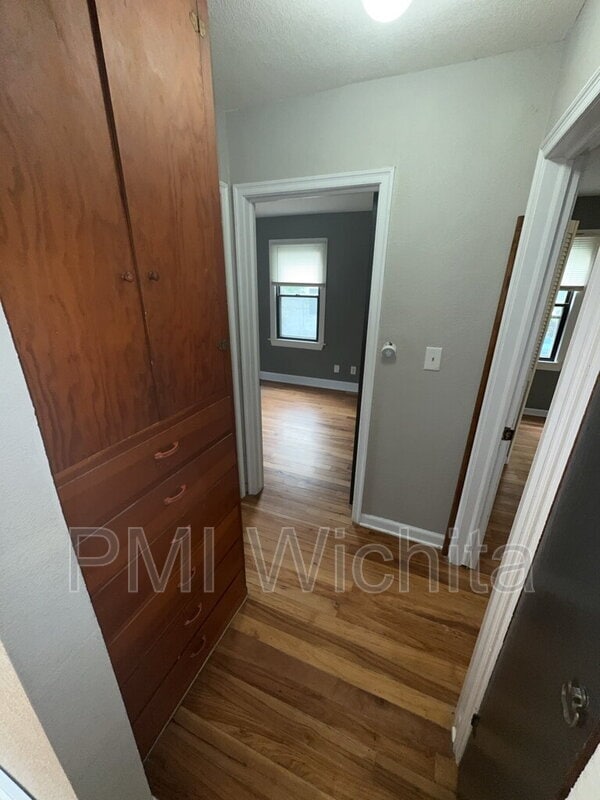 Building Photo - 608 N Parkwood Ln