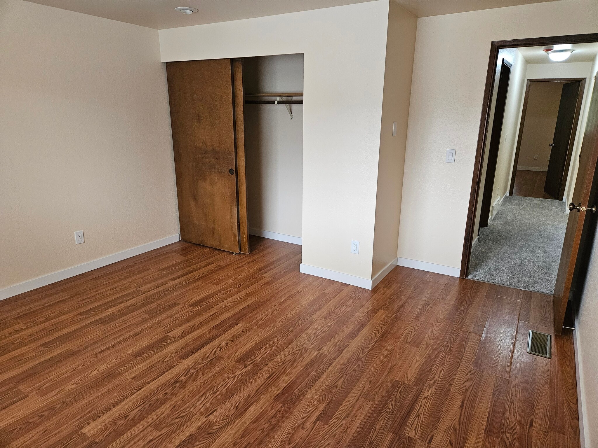 Upstairs 2nd bedroom - 10011 33rd Ave SE