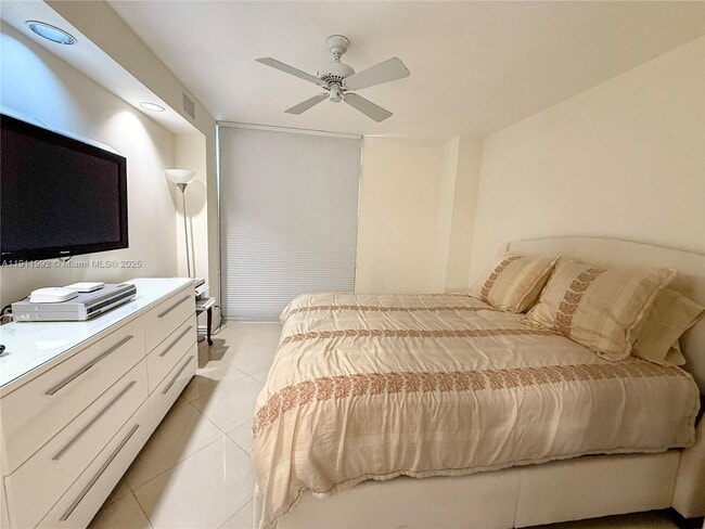 Building Photo - 19667 Turnberry Way