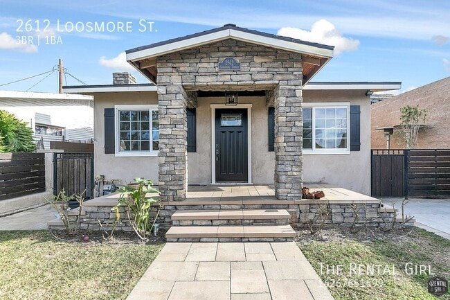 Building Photo - Spacious 3 Bedroom Single Family Home | Fu...