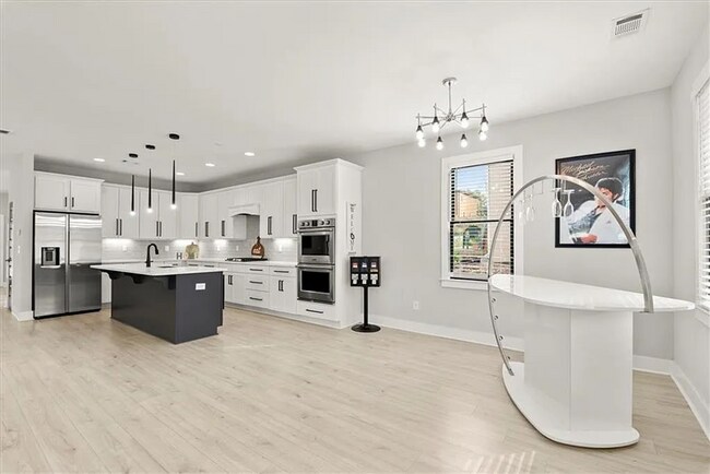 Building Photo - Spacious 4BR/4BA Home in Prime College Park Location