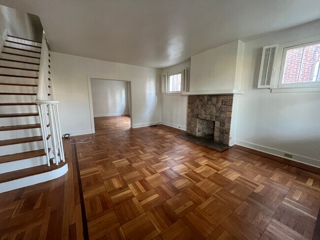 Building Photo - 2015 Wightman St