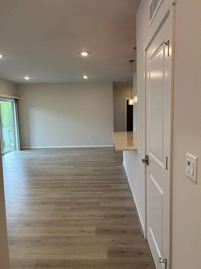 Building Photo - 2Bd/2Ba Redmond House