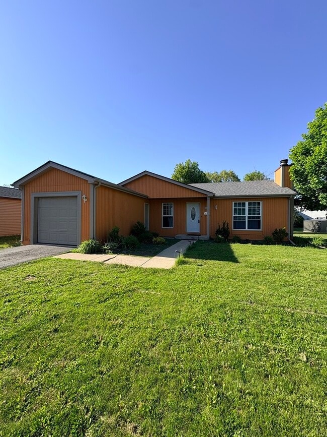 Building Photo - 1320 Foxcroft Dr