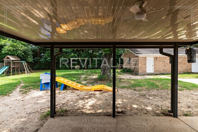Building Photo - Spacious Brick Home in West Mobile!