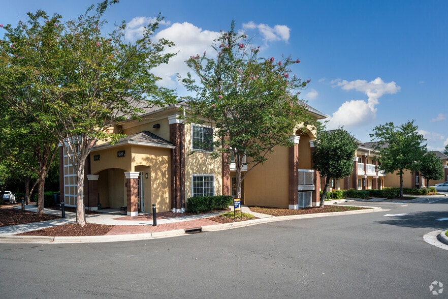 Primary Photo - Vivo Living Ivy Creek