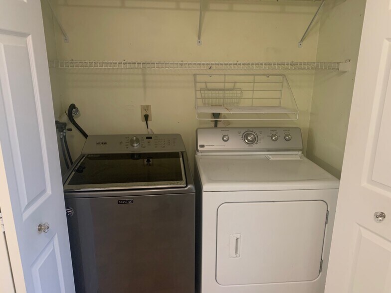 Building Photo - 61 Trotters Way