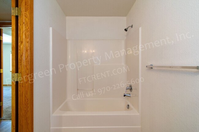 Building Photo - Amazing 2 Bedroom on City Park!