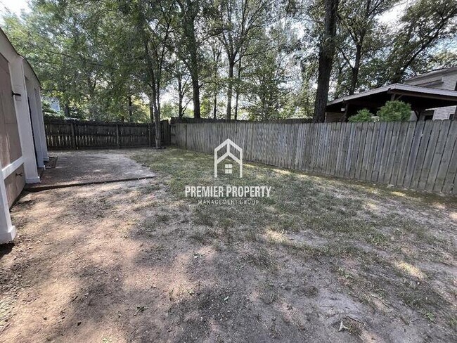 Building Photo - 3357 E Oak Side Dr
