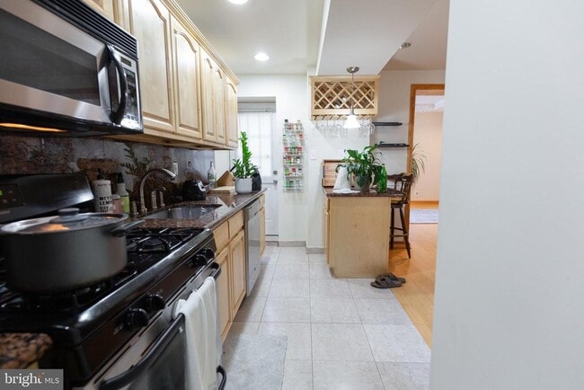 Building Photo - 808 Gaul St