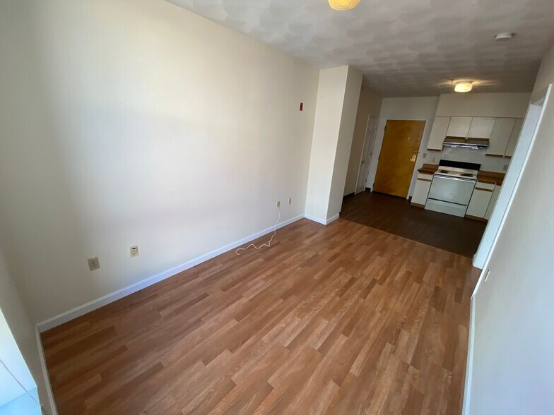 Building Photo - 68 Essex St