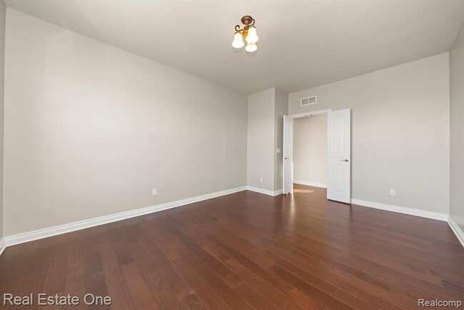 Building Photo - 101 Oakland Crest Dr