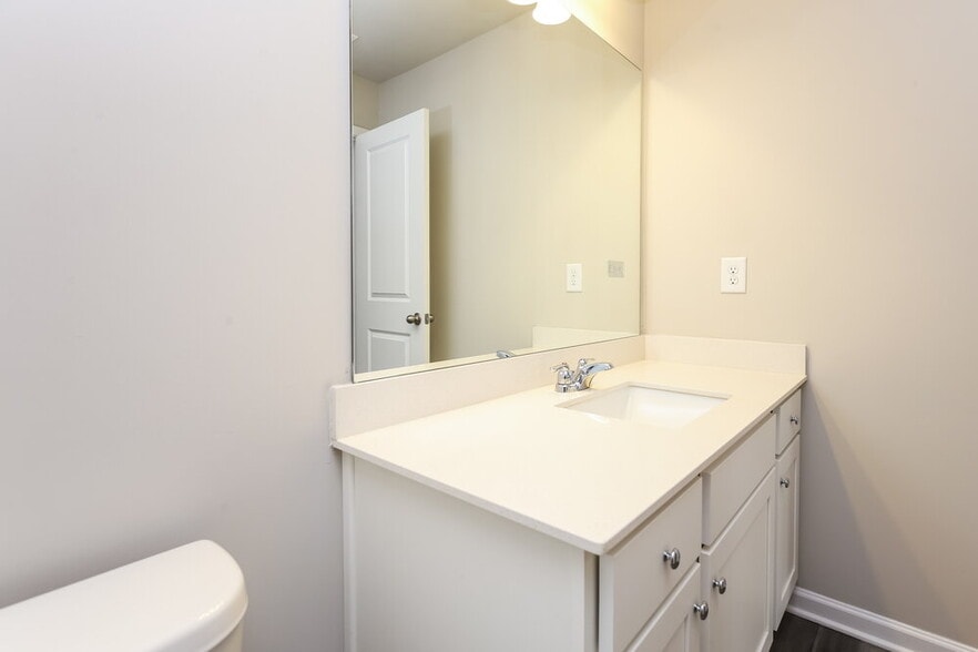 Building Photo - 567 Knightsbridge Ln