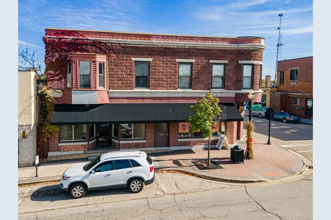 127 N Main St - 127 N Main St Crystal Lake IL 60014 | Apartment Finder