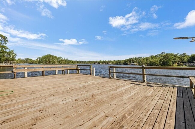 Building Photo - 337 Riverbend Dr