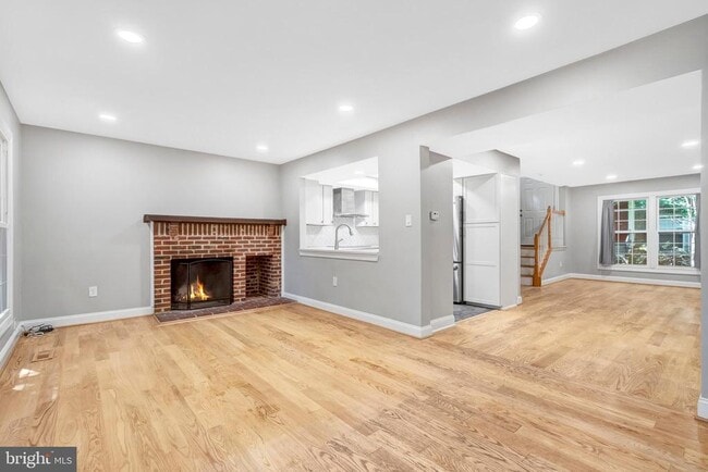 Building Photo - 2540 S Walter Reed Dr