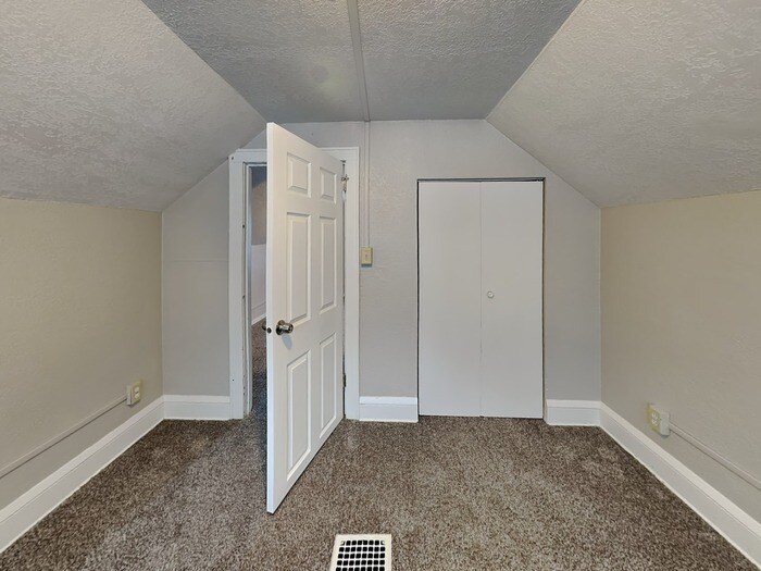 Building Photo - 1856 Clear Ave E