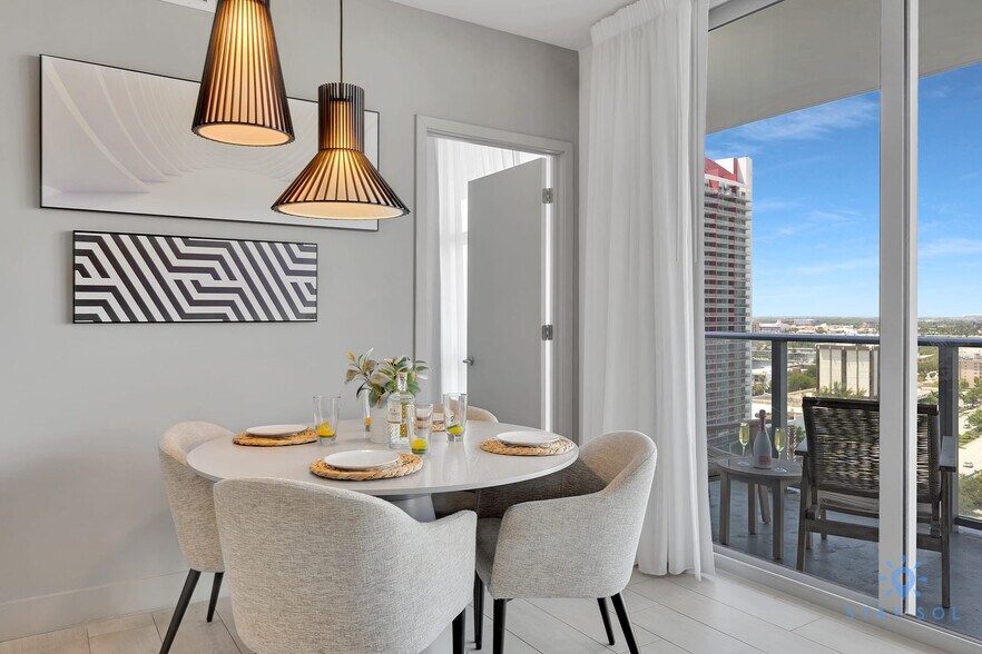 Building Photo - 4010 S Ocean Dr