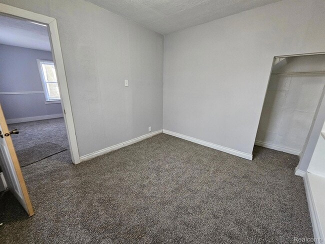 Building Photo - 6828 Meadow Ave