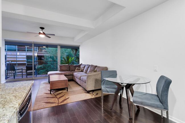 Building Photo - 7131 E Rancho Vista Dr