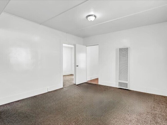 Building Photo - 333 E Ivy St