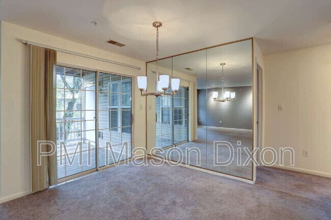 Building Photo - 5814 Wyndham Cir