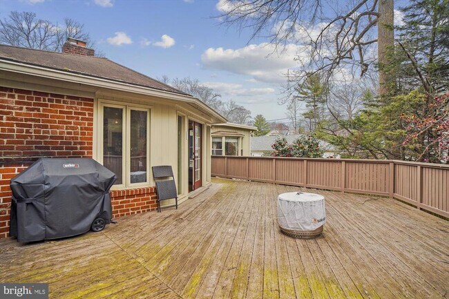 Building Photo - 5215 Brookeway Dr
